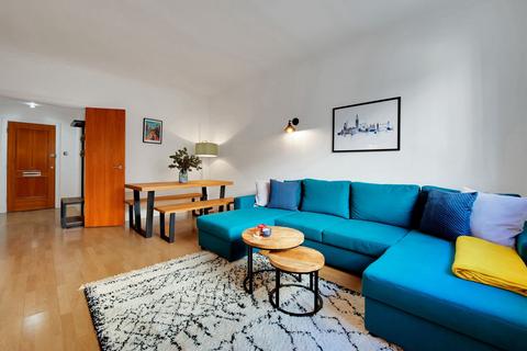 2 bedroom flat to rent, East Block, Forum Magnum Square, London, SE1