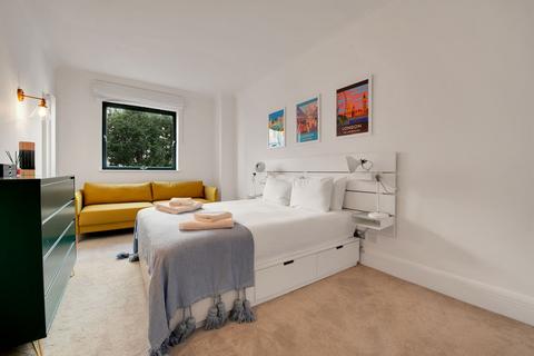 2 bedroom flat to rent, East Block, Forum Magnum Square, London, SE1