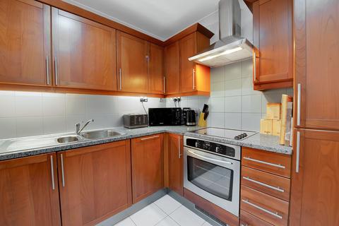 2 bedroom flat to rent, East Block, Forum Magnum Square, London, SE1