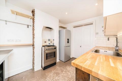 2 bedroom house to rent, Shacklewell Lane, London E8
