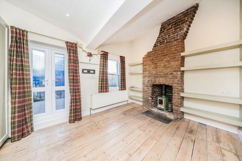 2 bedroom house to rent, Shacklewell Lane, London E8