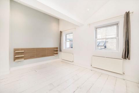 2 bedroom house to rent, Shacklewell Lane, London E8