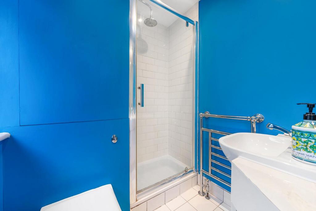 Bathroom.JPG