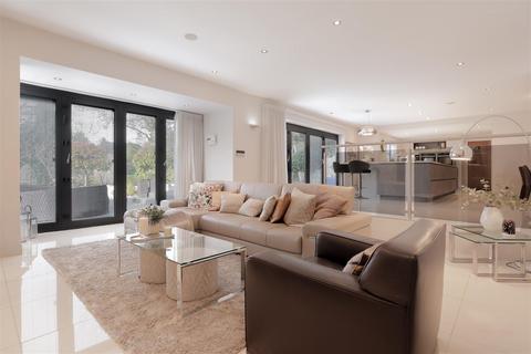 undefined, Rivermead Avenue, Hale Barns,