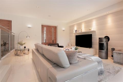 undefined, Rivermead Avenue, Hale Barns,