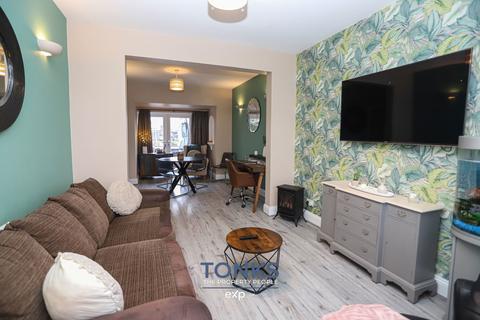 3 bedroom terraced house for sale, Highbury Avenue, Rowley Regis B65