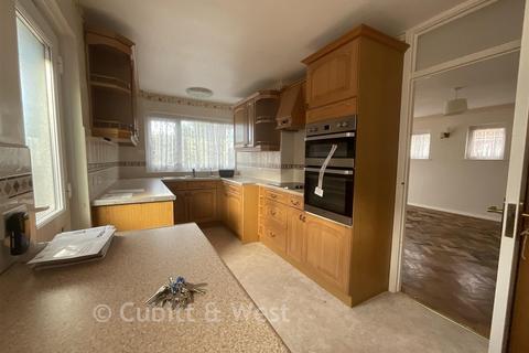 3 bedroom detached bungalow for sale, Kingsmead Gardens, Bognor Regis PO22