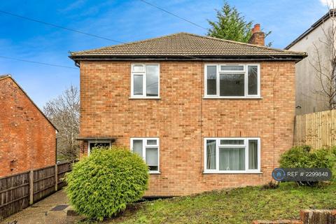 2 bedroom flat to rent, Beechwood Gardens, Caterham, CR3