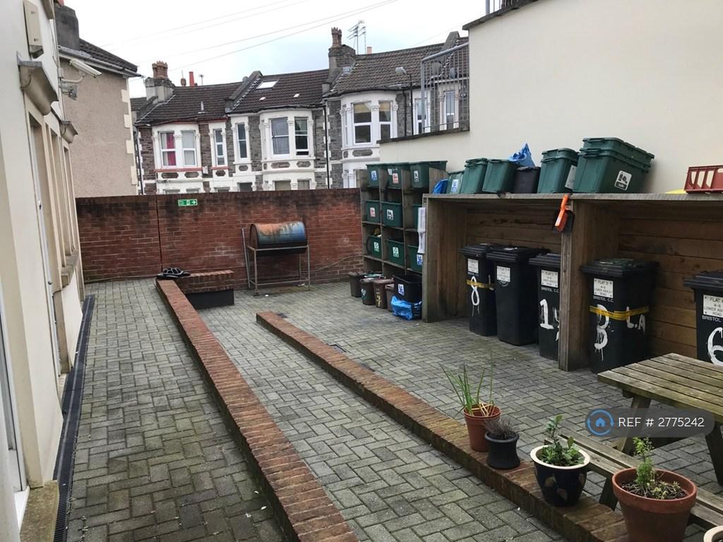 Communal Secure Courtyard Area