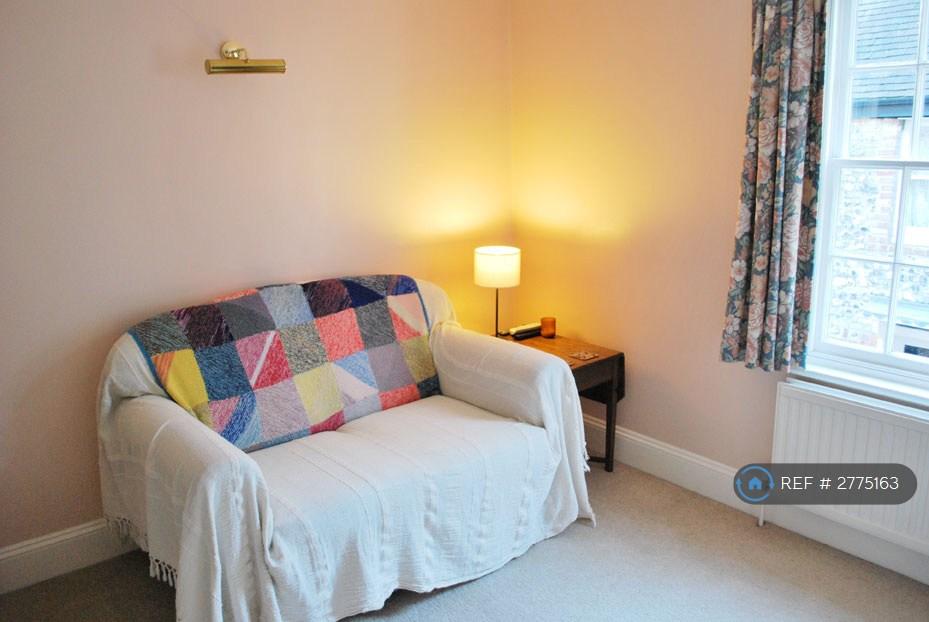 Lounge/Bedroom Two