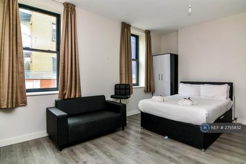 Studio to rent, Manilla Street, London, E14
