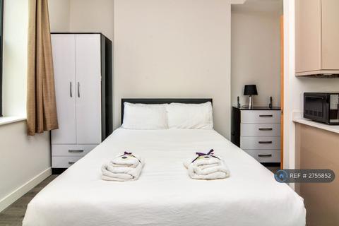 Studio to rent, Manilla Street, London, E14