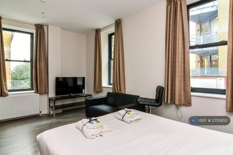 Studio to rent, Manilla Street, London, E14