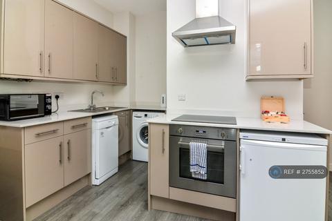 Studio to rent, Manilla Street, London, E14