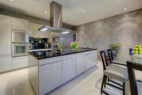 2 bedroom flat for sale, Hampstead Lane, Highgate, N6