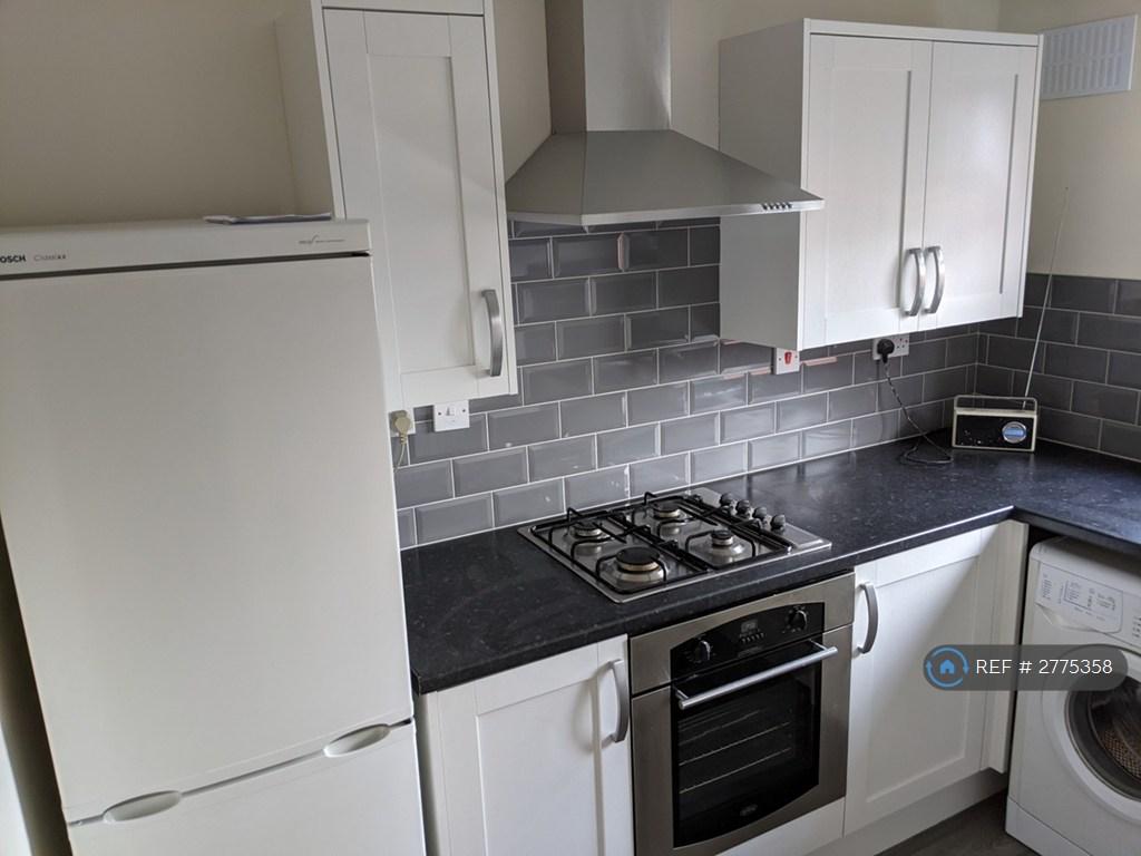 Kitchen Cooker And Fridge Freezer