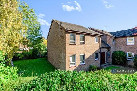 Studio to rent, Westcott Road, London, SE17