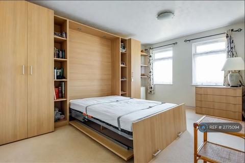 Studio to rent, Westcott Road, London, SE17