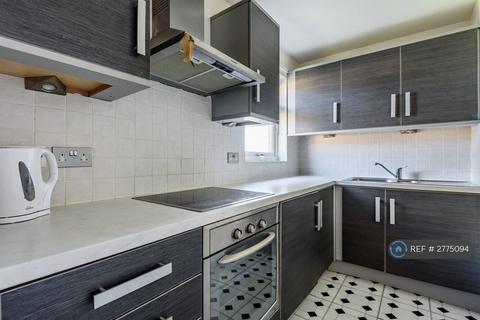 Studio to rent, Westcott Road, London, SE17