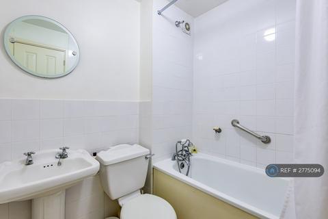Studio to rent, Westcott Road, London, SE17