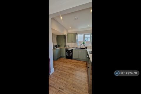 4 bedroom semi-detached house to rent, Beeston Road, Nottingham, NG7