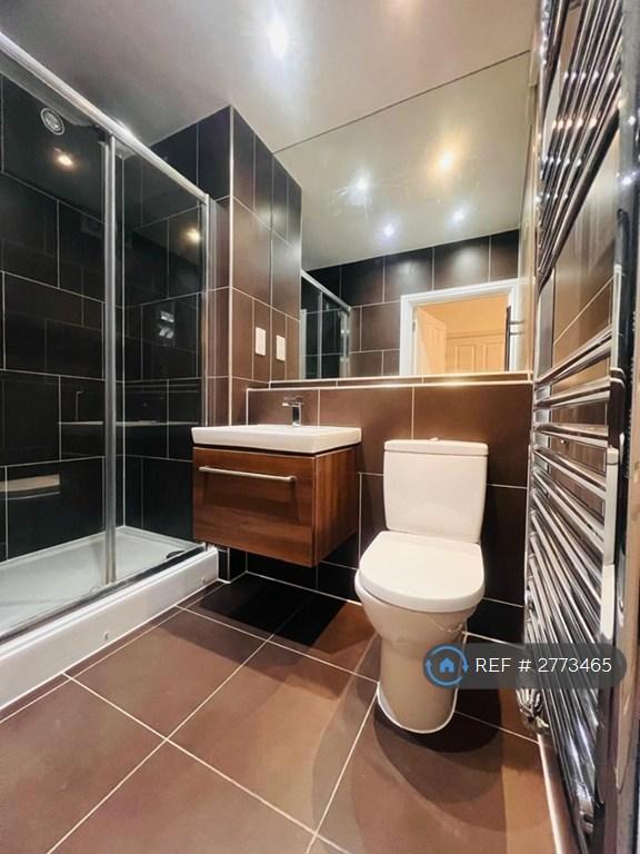 Second Bedroom En-Suite