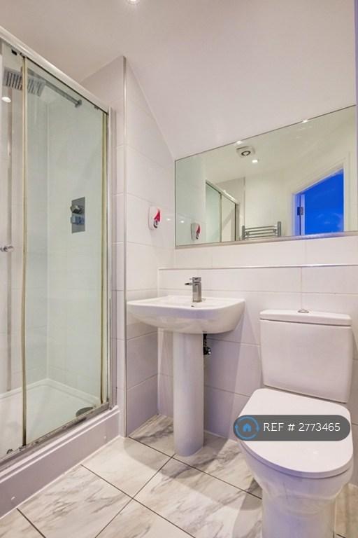 Master Bedroom En-Suite