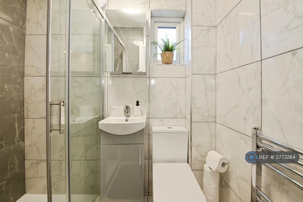 1st Floor Bathroom Included In Bedroom 1