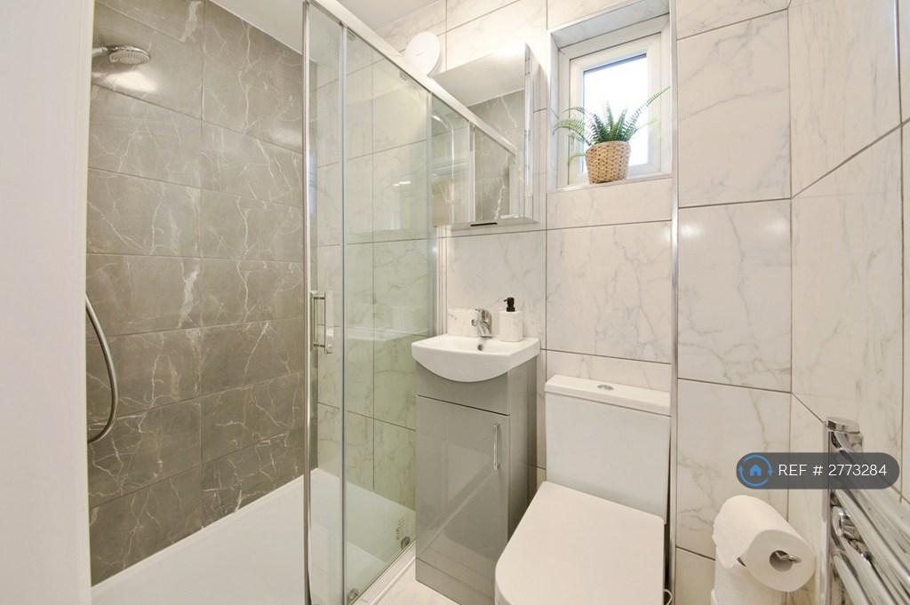 1st Floor Bathroom  Included In Bedroom 1