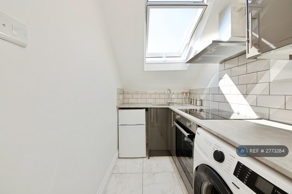 Second Floor Kitchen Shared Included In Bedroom 2