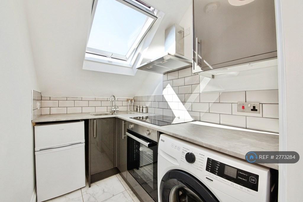 Second Floor Kitchen Shared Included In Bedroom 2