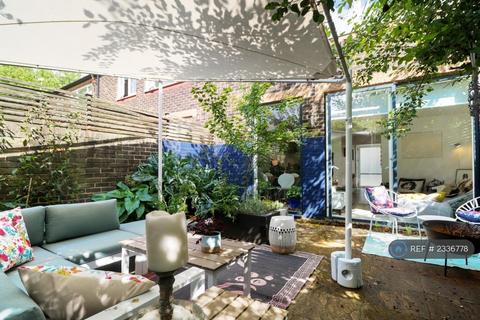3 bedroom semi-detached house to rent, Hilversum Crescent, London, SE22