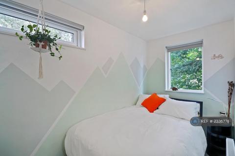 3 bedroom semi-detached house to rent, Hilversum Crescent, London, SE22