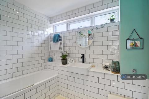 3 bedroom semi-detached house to rent, Hilversum Crescent, London, SE22