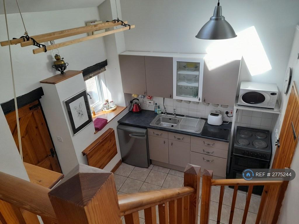 Kitchen With Creole For Drying Washing