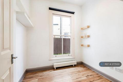 2 bedroom flat to rent, Julian Avenue, London, W3