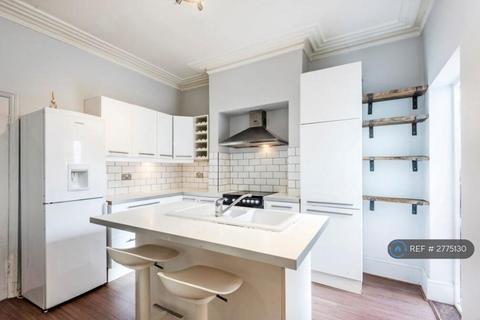 2 bedroom flat to rent, Julian Avenue, London, W3