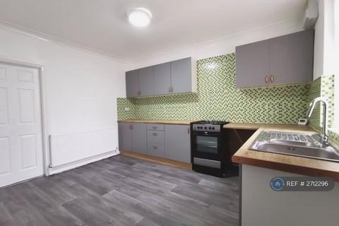 3 bedroom terraced house to rent, Hoyland Terrace, South Kirkby, Pontefract, WF9