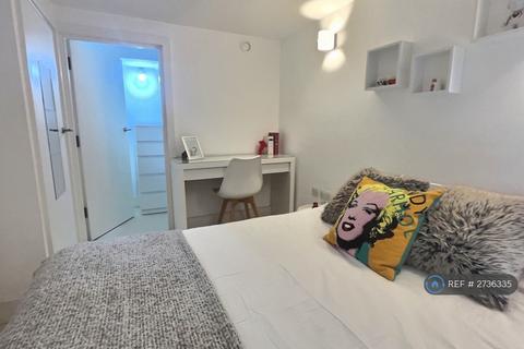 undefined, Cadogan Road, London, SE18