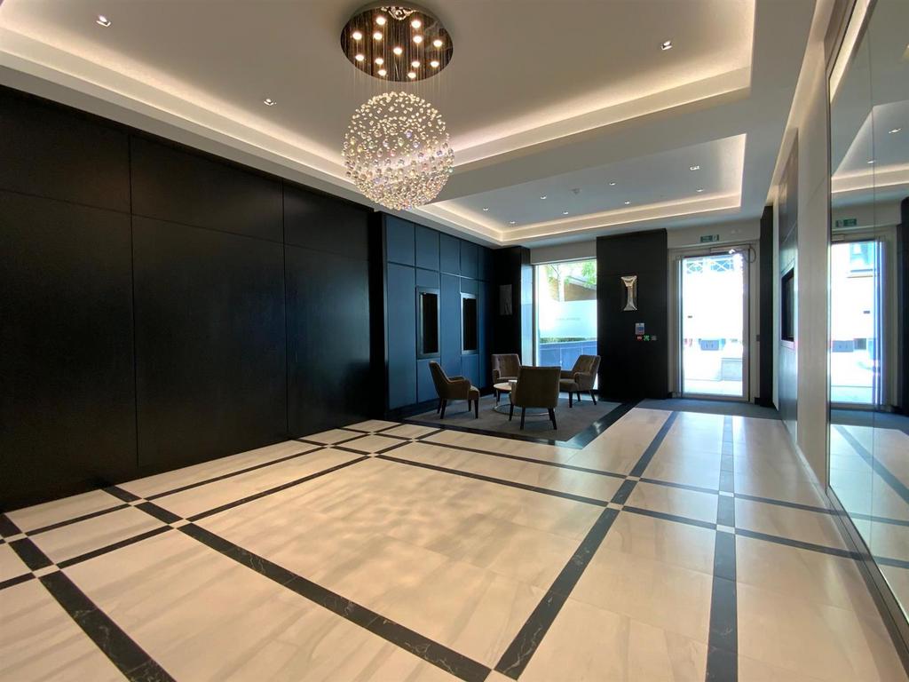 Entrance lounge 1.jpg