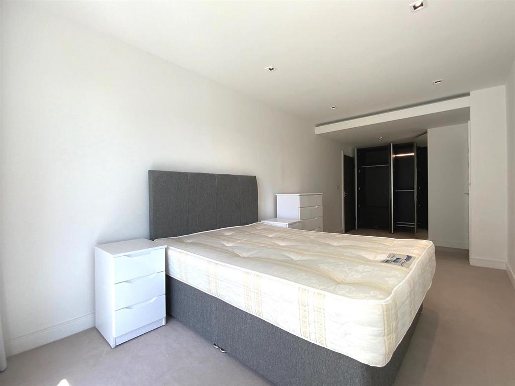 Master bedroom 1.jpg