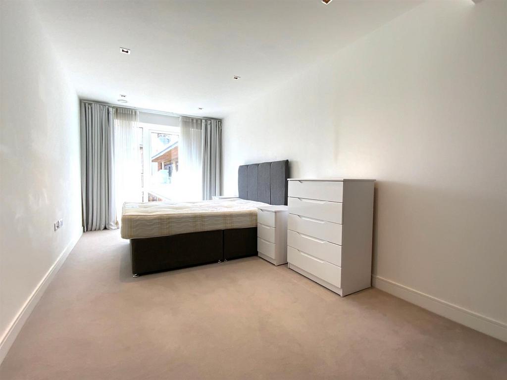 Master bedroom 2.jpg