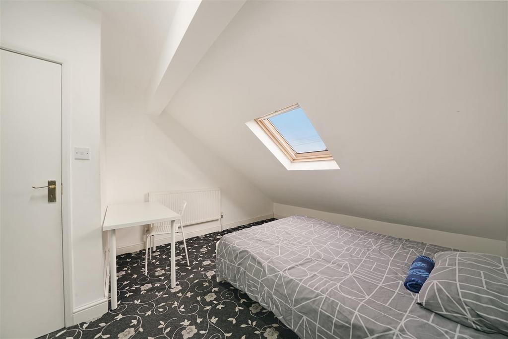 29 Charterhouse Avenue - ij RW1 TA9 MHHw Sc Baz Csg.jpg