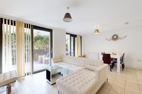 3 bedroom apartment to rent, Kingfisher Heights, 2 Bramwell Way, london, England, E16