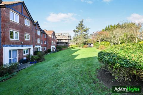 undefined, Farnham Close, London N20