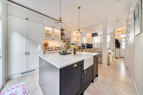 4 bedroom terraced house for sale, Thorpebank Road, London