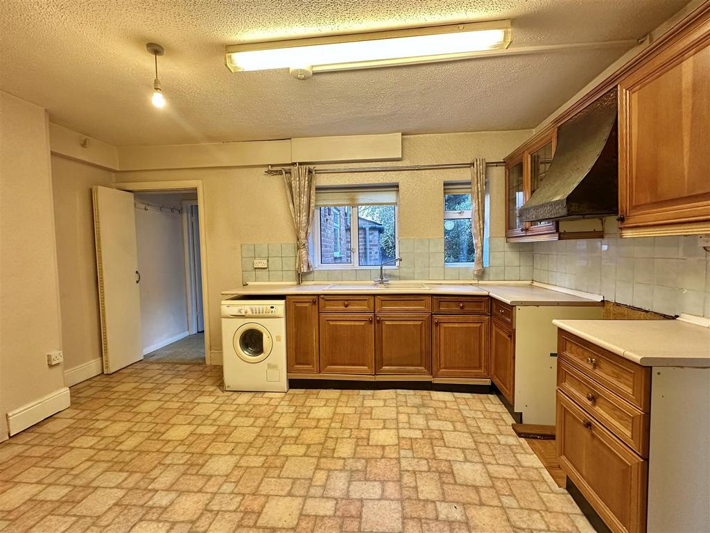 Kitchen/ Dining Room