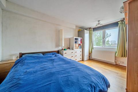 2 bedroom flat for sale, Bolton Road, Chiswick, London, W4