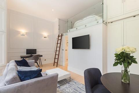 Studio to rent, Kensington Gardens Square, Bayswater, London, W2