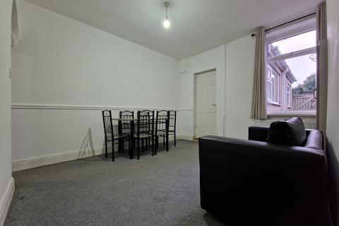 3 bedroom terraced house to rent, Lime Street, Wolverhampton WV3